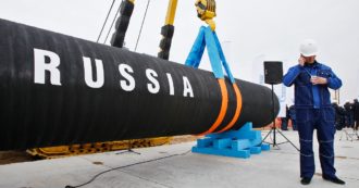 Copertina di “La Russia brucia il gas che non invia più in Europa”: le immagini della Nasa mostrano le fiamme dallo stabilimento di Gazprom
