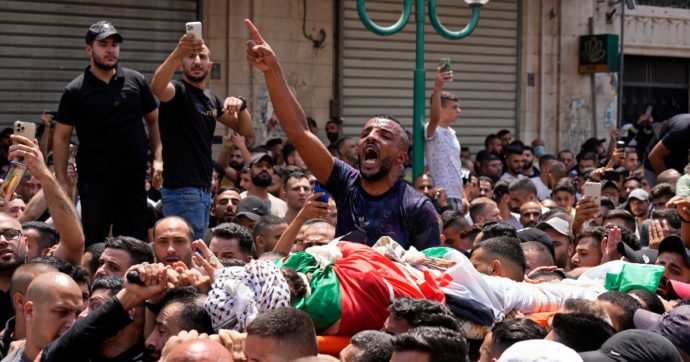 Nuovi blitz israeliani durante la tregua con la Jihad: uccisi altri leader palestinesi. Scontri a Hebron, Ramallah e Betlemme: muore 17enne