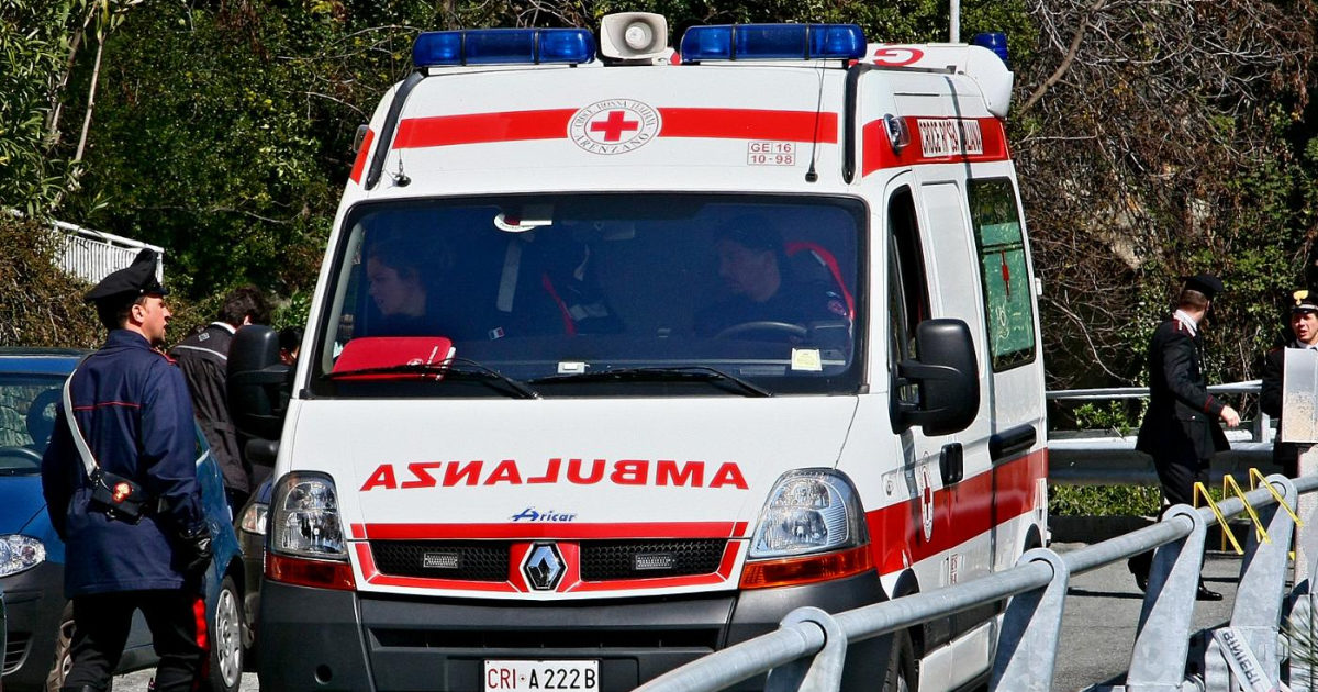 Operaio muore sul lavoro nel Casertano: è precipitato dal tetto di un’azienda di metalli