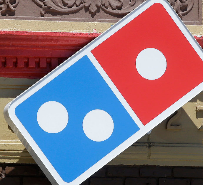 Domino’s Pizza chiude i punti vendita in Italia. Addio alla pizza con l’ananas