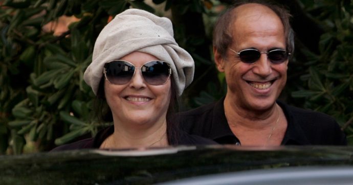 Adriano Celentano, la dedica d’amore a Claudia Mori per i 58 anni di matrimonio: “Quando eravamo piccoli…”. E lancia una stoccata alla politica