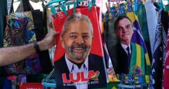 Copertina di Elezioni Brasile, ecco come Bolsonaro ha ridotto lo svantaggio da Lula: benefici a pioggia, bonus carburante e taglio delle accise