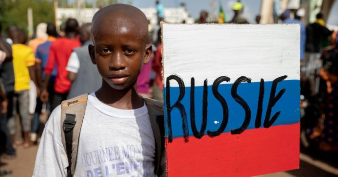 Mosca, affari con i golpisti: venduti caccia ed elicotteri