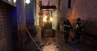 Copertina di Maltempo nell’Avellinese, ruspe e vigili del fuoco al lavoro a Monteforte Irpino dopo le colate di fango: le immagini