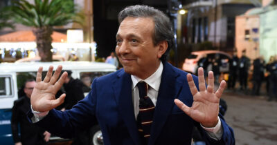 Copertina di “Ho avuto il reumatismo articolare. Ricordo le siringhe di penicillina e la portinaia che mi faceva le iniezioni tutti i giorni alle 5”: lo rivela Piero Chiambretti