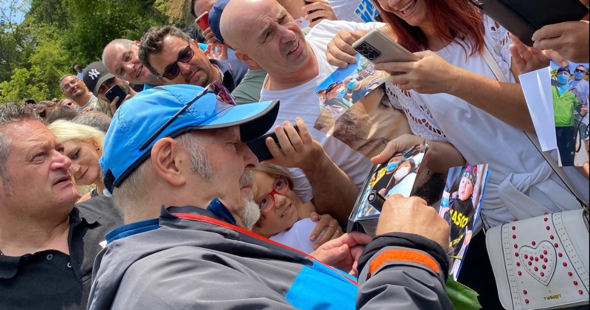 Vasco Rossi sbotta per l’assedio dei fan: “Sono gentile e disponibile ma non a vostra disposizione”