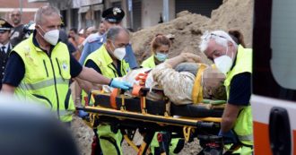 Copertina di Scavano tunnel per raggiungere la banca, uno resta bloccato: salvato dopo otto ore