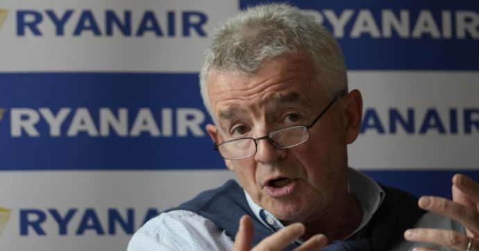 Ryanair, il ceo Michael O’Leary dichiara finita la stagione dei voli da 0,99 a 9,99 euro: “Non si vedranno per anni, colpa del caro energia”