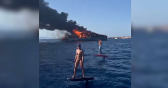 Copertina di Formentera, a fuoco superyacht da 25 milioni di euro: distrutta l’imbarcazione a pochi metri dalla spiaggia – Video