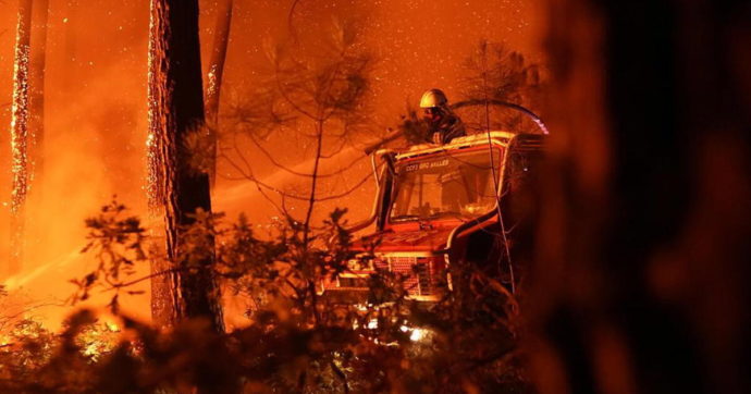 Copertina di La Francia brucia, incendi da record: nuovo piano contro il cambiamento climatico
