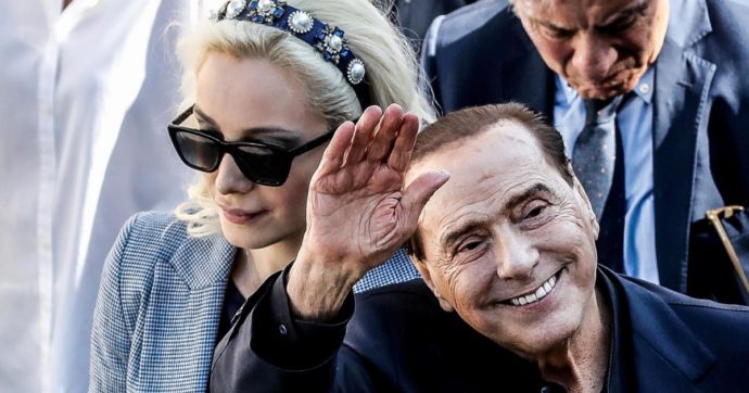 Berlusconi “licenzia” Mattarella. Segre a Meloni: “Via la Fiamma”