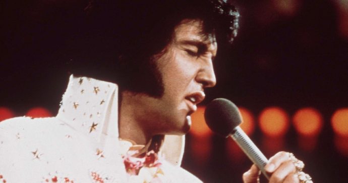 Copertina di Elvis, il re morto di farmaci, costipazione e hamburger