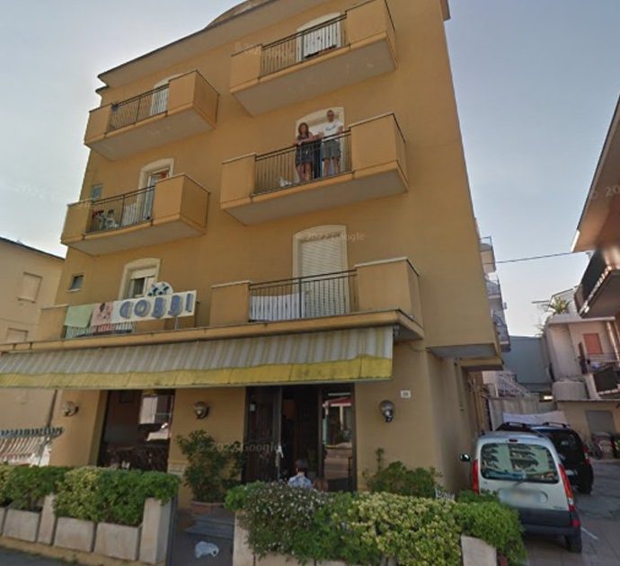 Truffa Hotel Gobbi a Rimini, le avances su Whatsapp e le oltre 500 prenotazioni confermate con 40 camere disponibili: “Il rimborso? Venga in Irlanda con me”