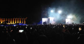 Copertina di Sicilia, 10mila persone al concerto antimafia nel regno di Messina Denaro: Kalkbrenner fa ballare il tempio di Selinunte