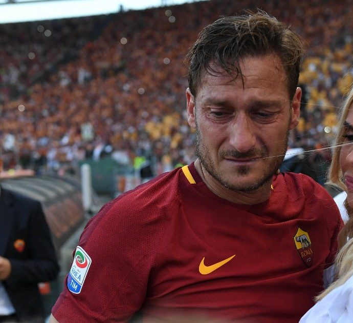 Francesco Totti “ingannato” da Ilary Blasi: che cosa avrebbe trovato sul suo cellulare. “Così ha capito che era finita”