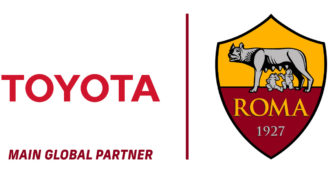 Copertina di Toyota e AS Roma, accordo fatto. Il marchio giapponese andrà sulle maglie da allenamento – FOTO