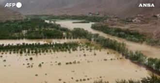 Copertina di Alluvioni in Afghanistan, almeno 29 morti e centinaia di dispersi per le piogge torrenziali: le immagini