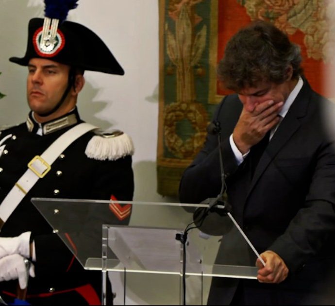 Funerali Piero Angela, la commozione del figlio Alberto e il lungo applauso della sala – video