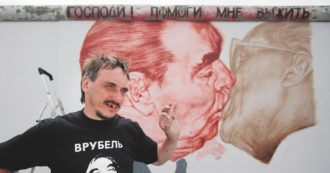 Copertina di Quel torrido bacio: il murale di Vrubel divenuto immortale