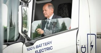 Copertina di Psicosi Germania: Scholz cerca in mezzo mondo il gas che gli manca