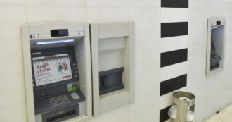 Copertina di Ancona, fermata banda del bancomat. Rubavano carta e codice segreto alle vittime davanti agli sportelli Atm: 14 arresti
