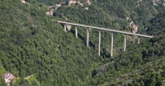 Copertina di Biella, omicidio suicidio a Strona: un uomo uccide la madre e poi si lancia dal ponte della Pistolesa