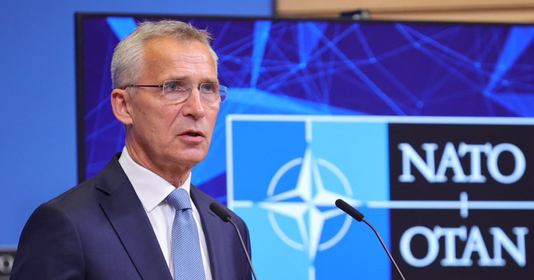 Stoltenberg: “Kiev ha il diritto di recuperare i territori occupati da Mosca”. Ma sull’ingresso velocizzato nella Nato frena: “Serve unanimità”