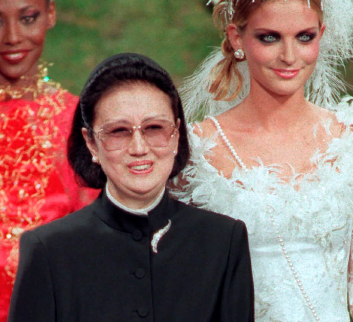 È morta la stilista giapponese Hanae Mori, addio alla “Madame Butterfly” della moda che ha vestito Nancy Reagan e Grace Kelly
