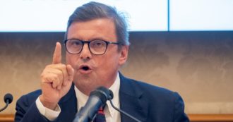 Copertina di Giovani, votate Calenda: “Vi porto in gita a Roma”