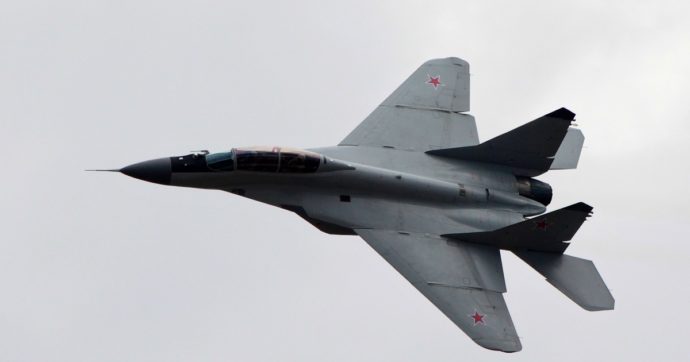 La Russia schiera 3 caccia con missili ipersonici a Kaliningrad. Media turchi: “Putin apre a un incontro con Zelensky”