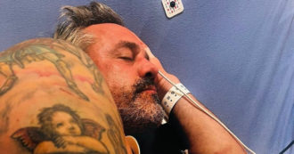 Copertina di Nicholas Brendon, lo Xavier di ‘Buffy’ ricoverato in ospedale: le sue condizioni