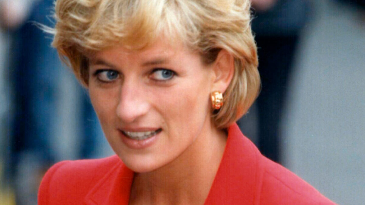 “Lady Diana di sera si metteva a guidare per dare soldi alle prostitute, ma anche per passare e vedere come se la cavavano i senzatetto”: lo rivela l’ex addetto stampa