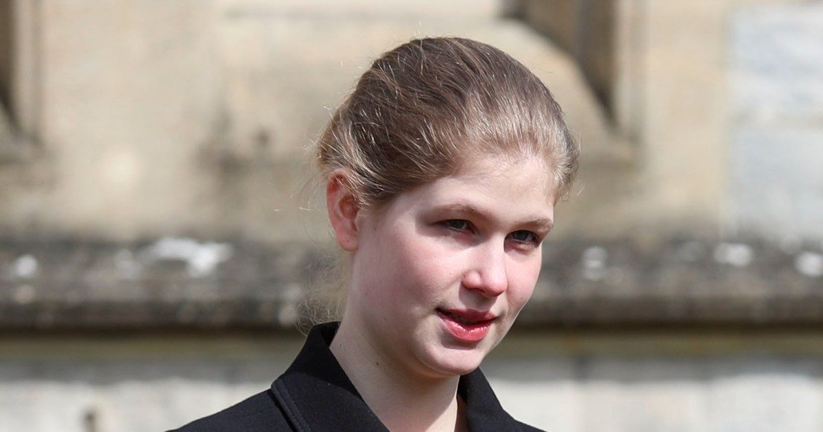 Louise Windsor, la nipote della Regina Elisabetta lavora come giardiniera per 8 euro all’ora