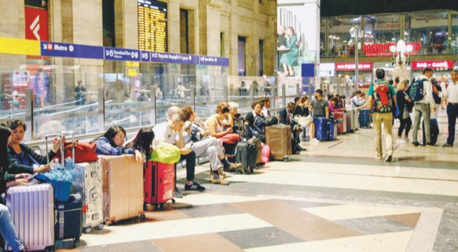 Guasto alla linea elettrica a Milano Centrale: treni con ritardi fino a 120 minuti e cancellazioni