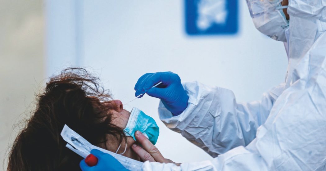 Covid, i dati: 26.802 nuovi casi e 76 morti. Tasso di positività al 15,1%. Scendono i ricoveri ordinari, stabili le terapie intensive