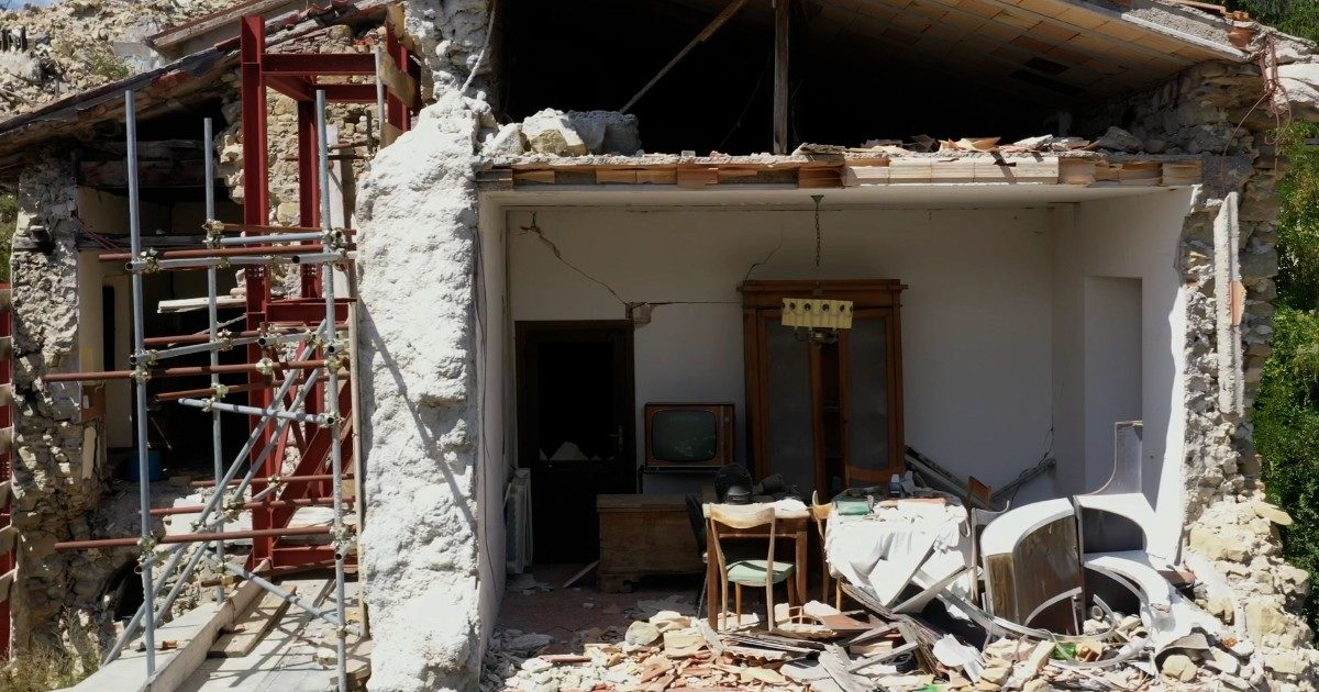 Sisma 2016, per Legnini servono “più professionisti per accelerare la ricostruzione”. Ma i tecnici denunciano: “Cantiere non attrattivo, compensi bassi o non riconosciuti”