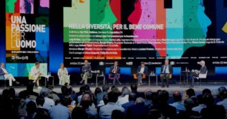 Copertina di Rimini bacia tutti:  basta siano potenti. L’applausometro premia Giorgia