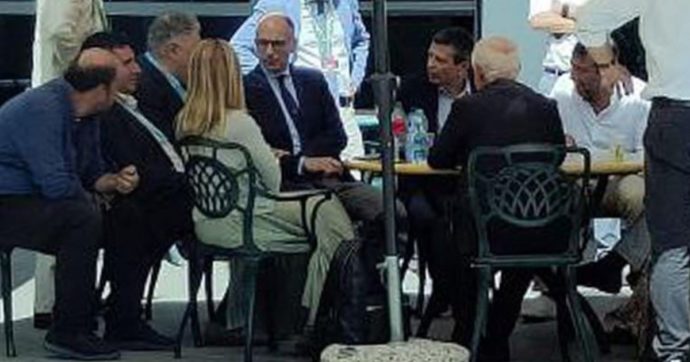 Elezioni, diretta – Al Meeting di Rimini assalto al Reddito di cittadinanza, da Meloni a Rosato. La leader Fdi: “Penso di poter guidare un governo senza padroni”