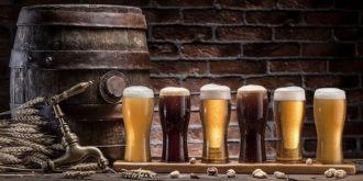 Copertina di Ubriaco alla festa aziendale, va in coma e gli devono rimuovere una parte del cranio: dipendente chiede risarcimento di 236 mila euro