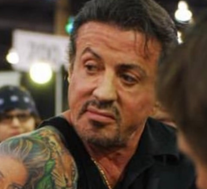 Sylvester Stallone sostituisce il tatuaggio del volto della moglie con quello del suo cane. È rottura?