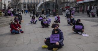 Copertina di Spagna, dai “centri di crisi” per le donne alla rieducazione dell’aggressore. Cosa prevede la legge di Pedro Sanchez sulla libertà sessuale