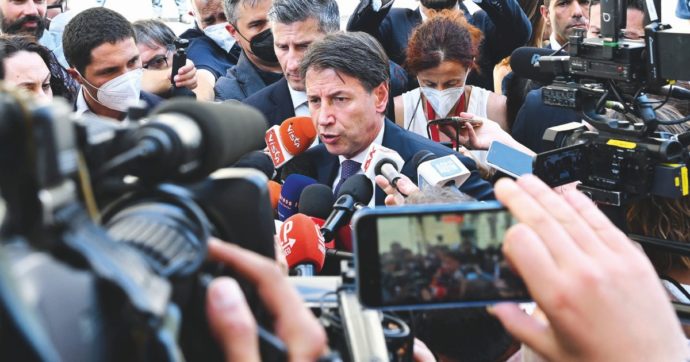La strategia di Conte: tanta tv e molti post, poche tappe “mirate”