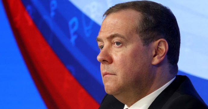 Medvedev: “Gas a Europa continuerà se la Russia non sarà messa alle strette. Le difficoltà nelle forniture sono effetto delle sanzioni”