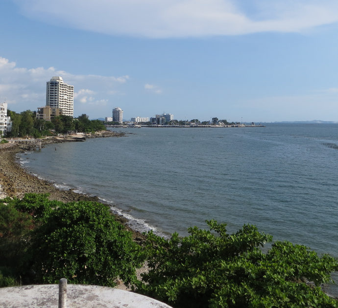 Scatta l’allarme per un cadavere in spiaggia ma è una bambola di gomma per fare sesso