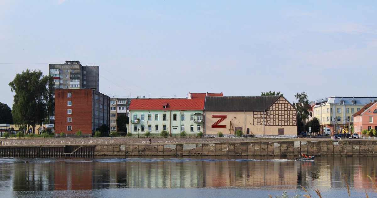 Lituania, vita al confine con l’exclave russa di Kaliningrad: tra simboli di Mosca a pochi metri e la “paura di diventare la prossima vittima”