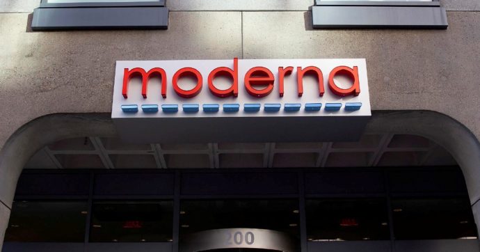 Vaccini, Moderna fa causa a Pfizer: “Copiata la tecnica mRna”