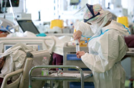 Copertina di Covid, i dati: 6.610 i nuovi casi, 40 le vittime. Tasso di positività scende al 10,3%