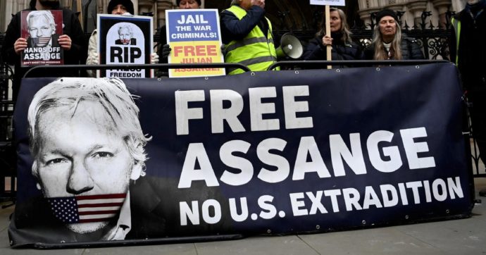 Renowned artists, intellectuals, jurists call for Assange’s liberation