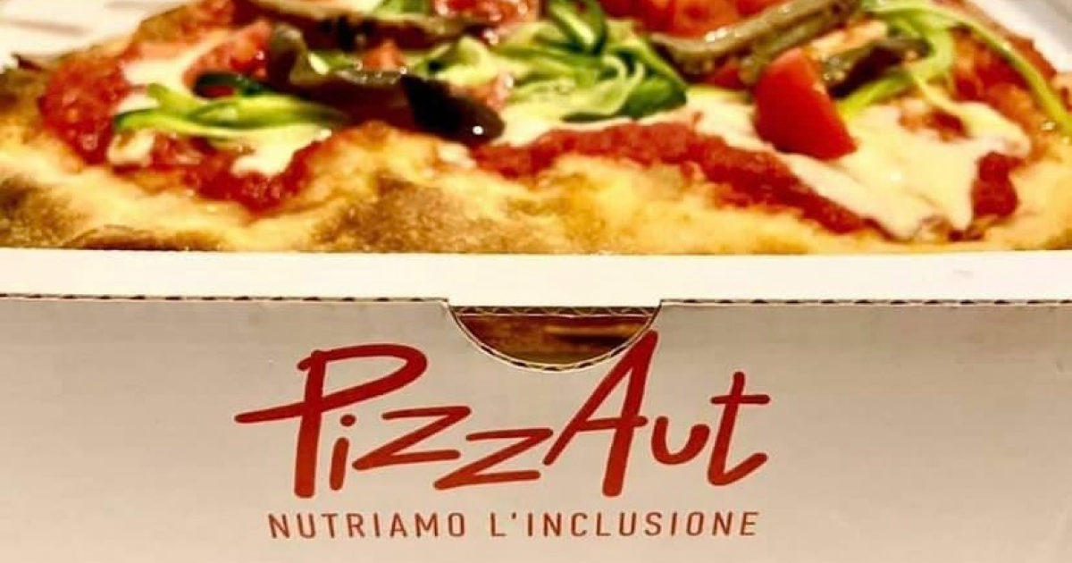 I bulli gridano “gné gné” e i ragazzi di PizzaAut rispondono così: “Ci avete deriso? Noi inventiamo una pizza con questo nome”