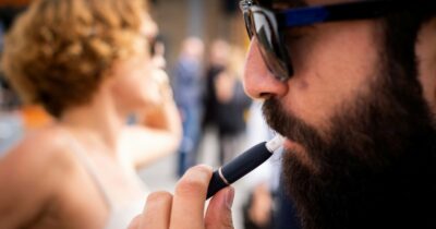 Copertina di “Futuro senza fumo”: l’Antitrust multa Philip Morris per pubblicità ingannevole delle Iqos. La multinazionale farà ricorso